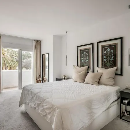 Casa Lala - Shiny 2br Nueva Andalucia, Pool & Parking Apartment Marbella