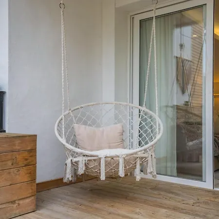 Casa Lala - Shiny 2br Nueva Andalucia, Pool & Parking Apartment